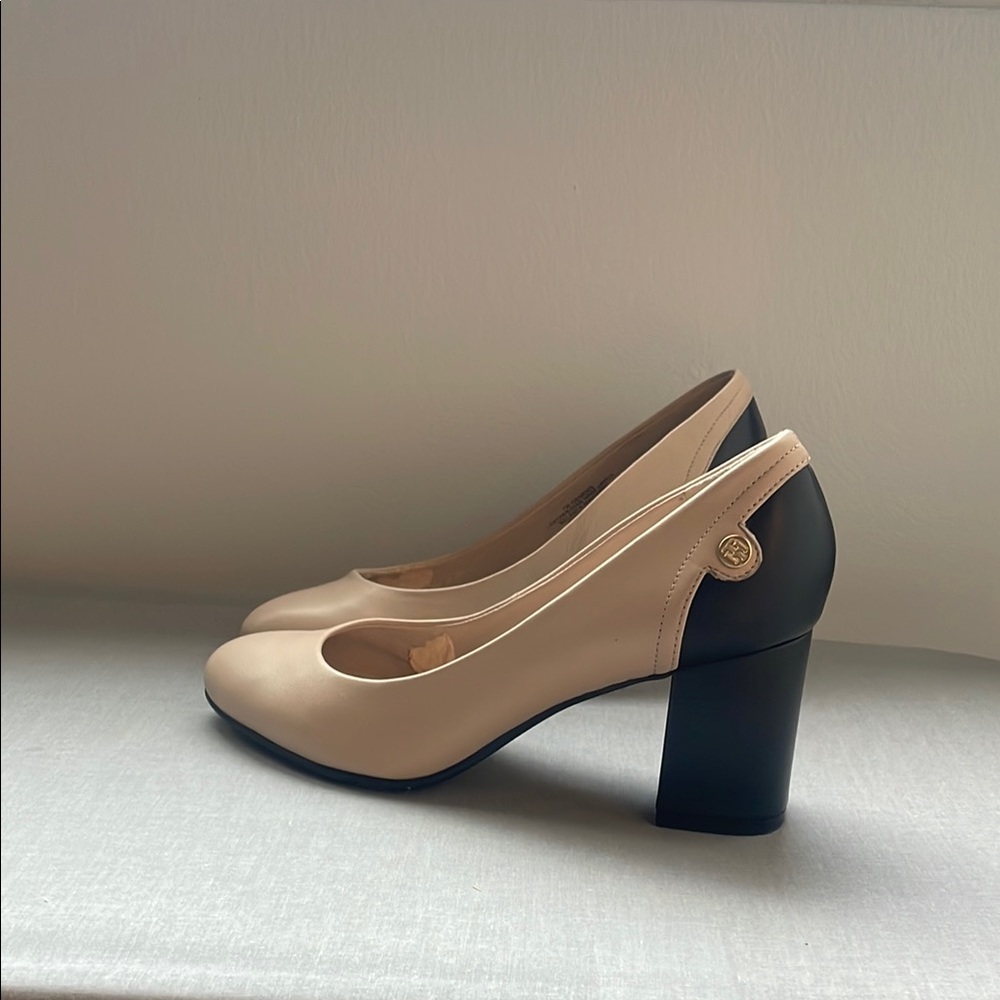Tommy Hilfinger Beige and Black Pumps Heels Size 7 - Picture 2 of 13